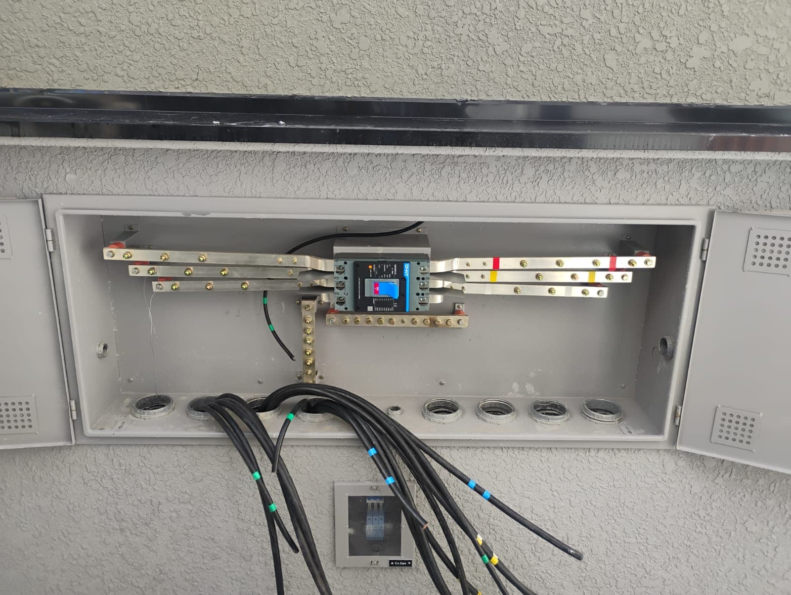 Seccionadora trifásica de 600A antes da reforma elétrica
