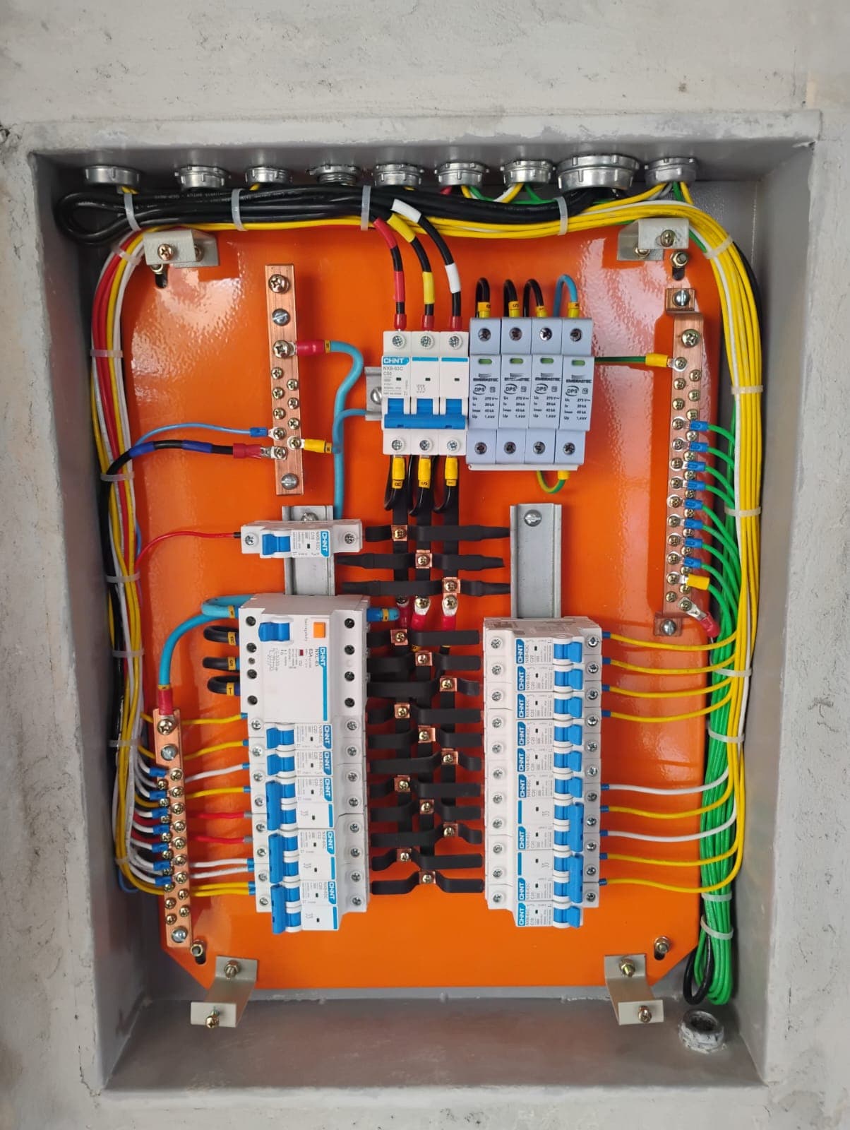 Quadro de distribuição trifásico com disjuntor 50A e cabo 10mm montado pela WBA
